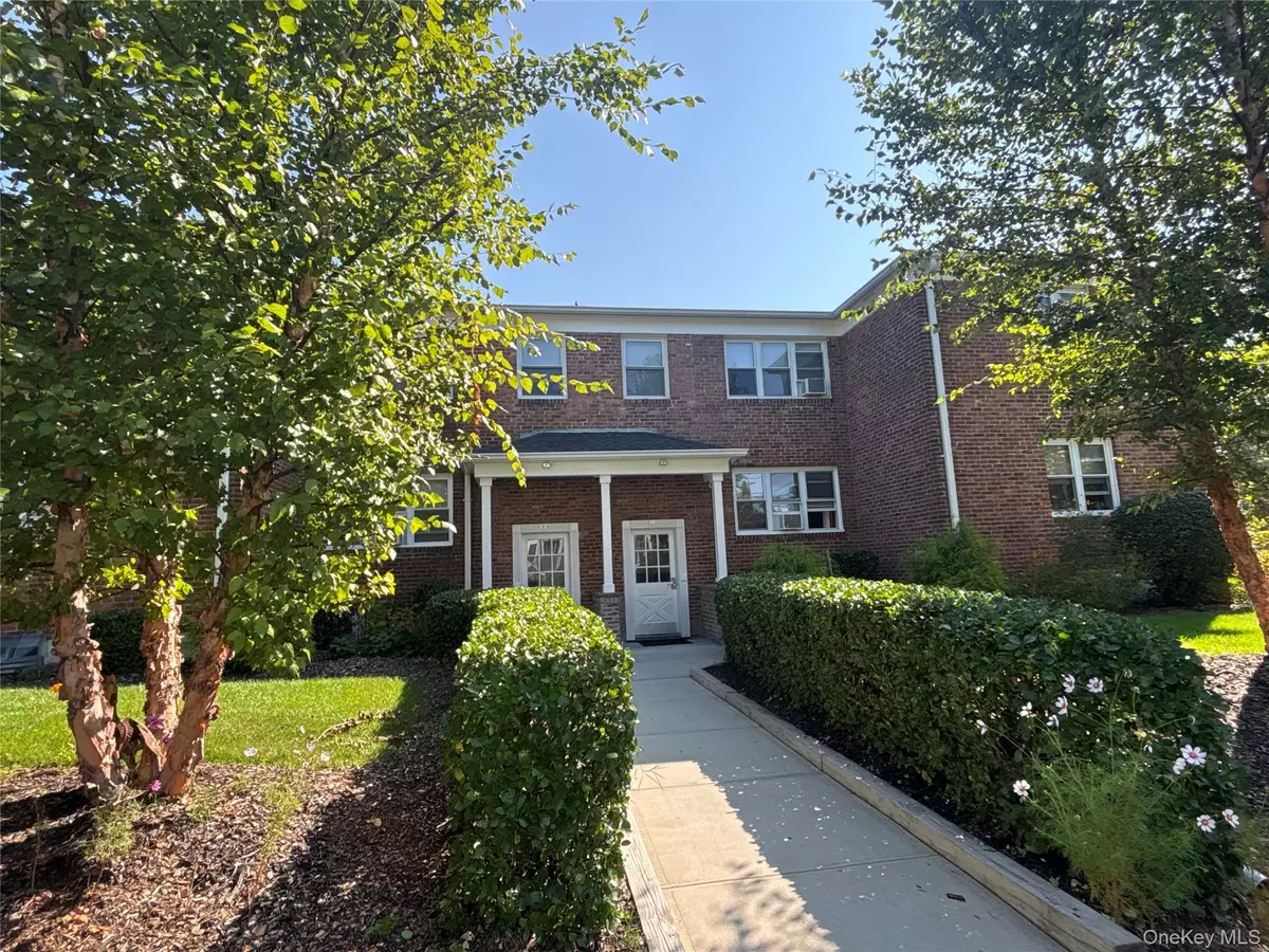 Great Neck, NY 11021,37 Spruce ST #3