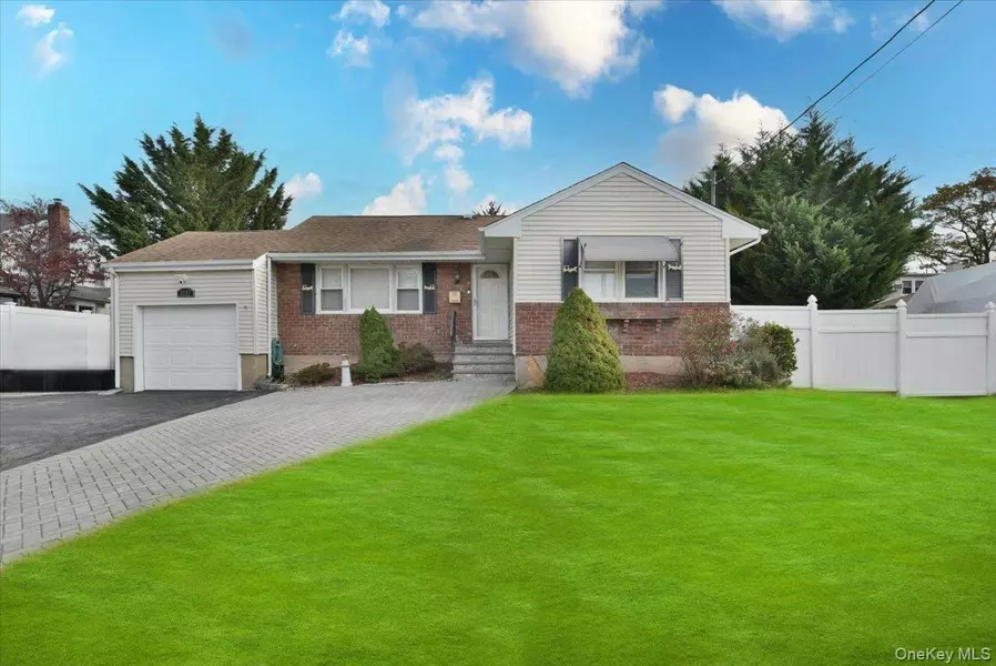 2203 Washington ST, Merrick, NY 11566