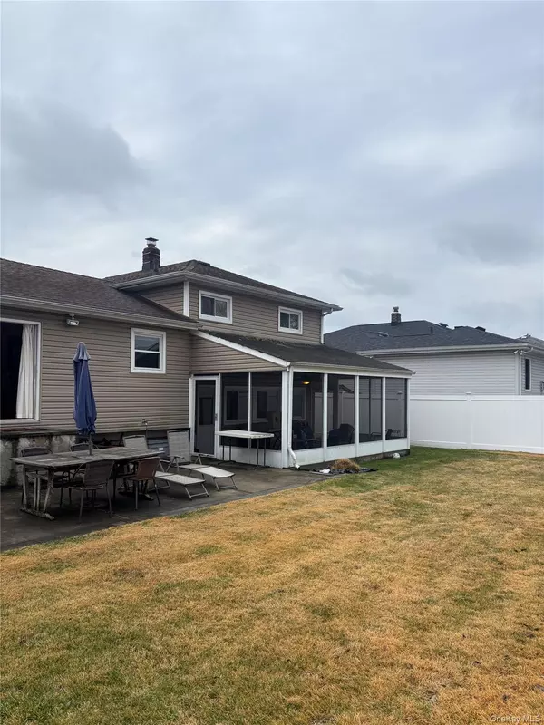 Massapequa Park, NY 11762,161 Aster