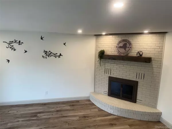 Warwick, NY 10990,230 Homestead Village DR