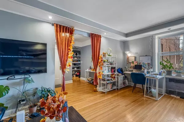 Kew Gardens, NY 11415,45 Kew Gardens RD #4A