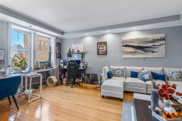 Kew Gardens, NY 11415,45 Kew Gardens RD #4A