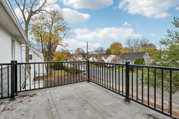 Huntington Station, NY 11746,41 leyden ST