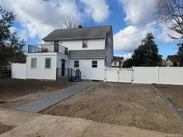 41 leyden ST, Huntington Station, NY 11746