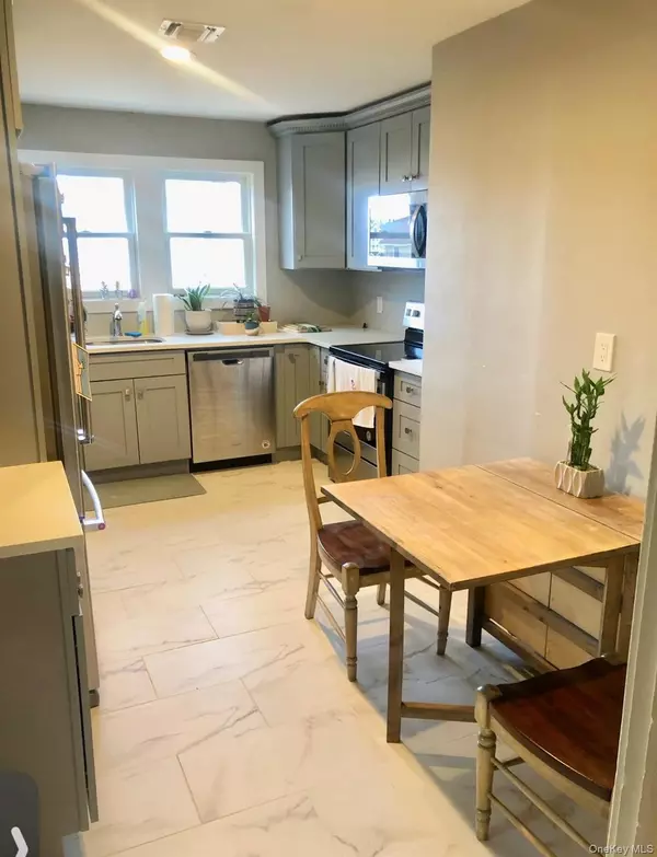 Westbury, NY 11590,41 lafayette AVE #B