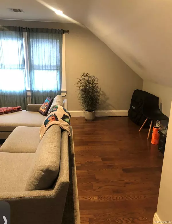 Westbury, NY 11590,41 lafayette AVE #B