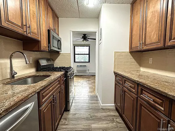 Yonkers, NY 10701,1085 Warburton AVE #121