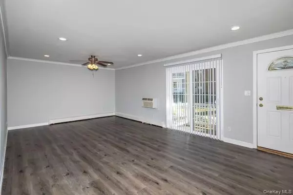 Babylon, NY 11704,100 Friendly Court AVE #L083