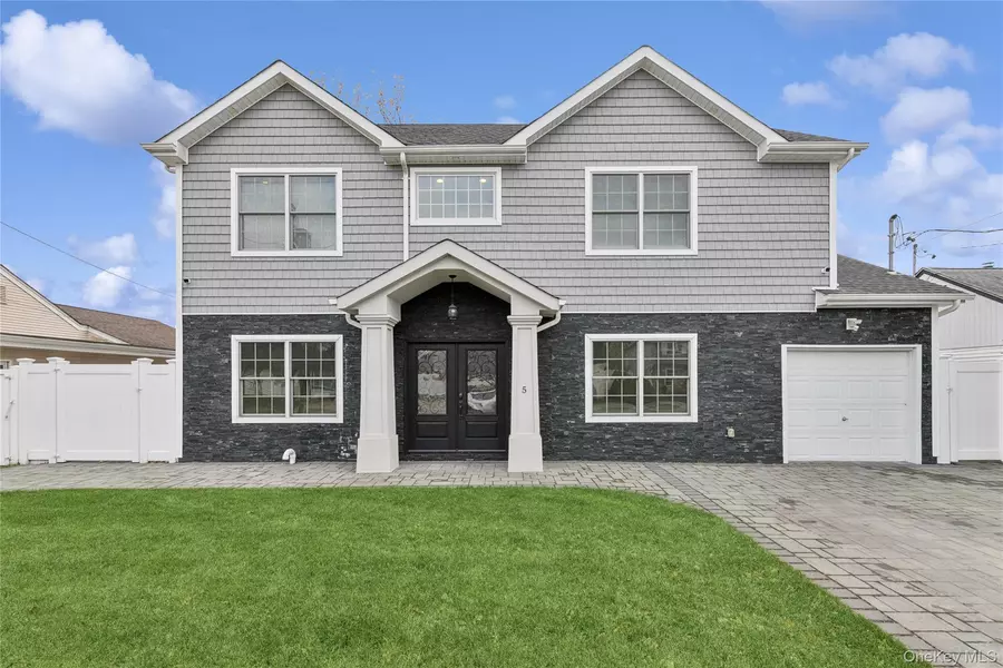 5 Vernon ST, Plainview, NY 11803