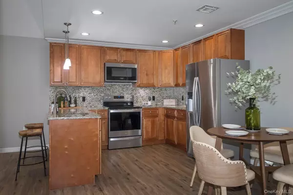 Holbrook, NY 11741,408 Pine Creek RD #N404