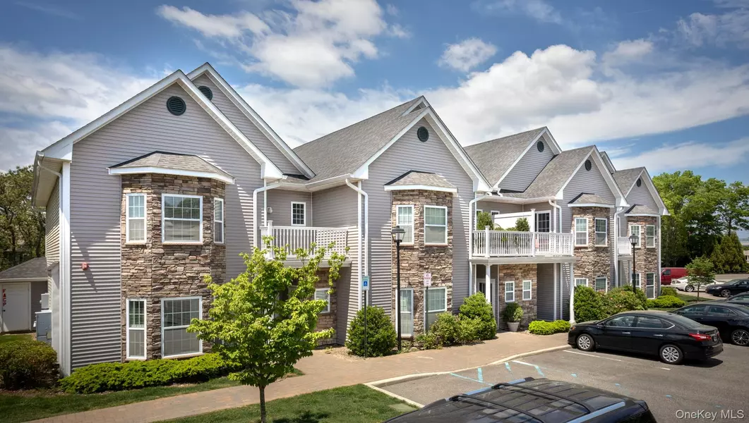 408 Pine Creek RD #N404, Holbrook, NY 11741