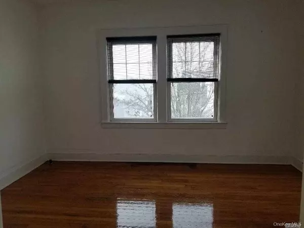 Long Beach, NY 11561,36 Barnes ST #Upper