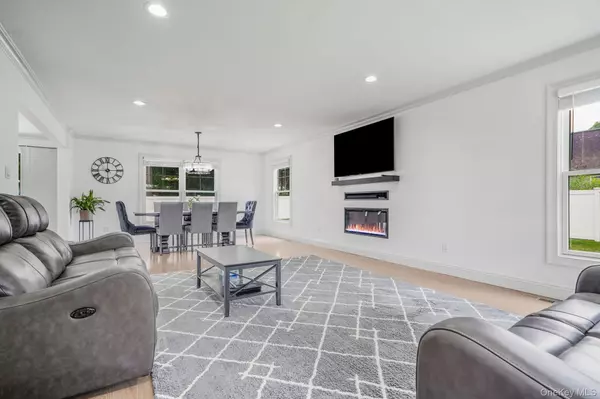 Saint James, NY 11780,122 4th ST