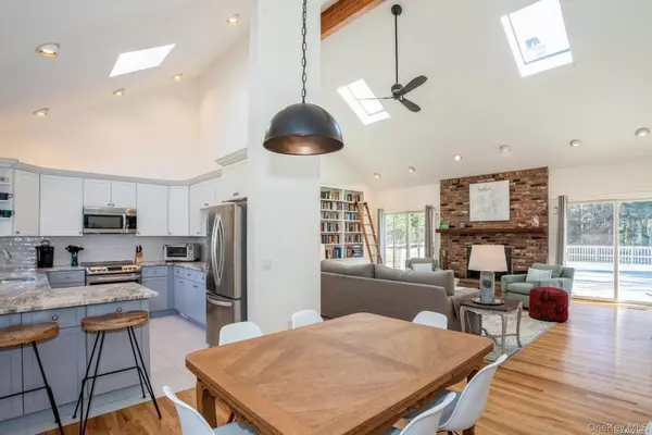 Westhampton, NY 11977,70 Jagger LN