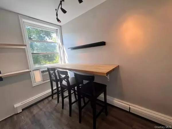 Warwick, NY 10990,9-13 Main ST #1