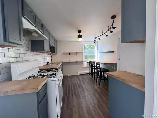 Warwick, NY 10990,9-13 Main ST #1