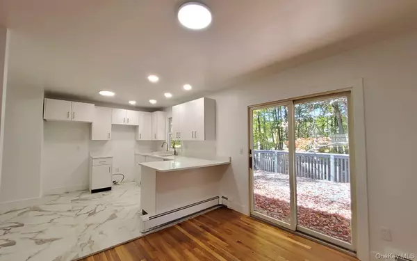 Woodbury, NY 10930,3 Carroll DR