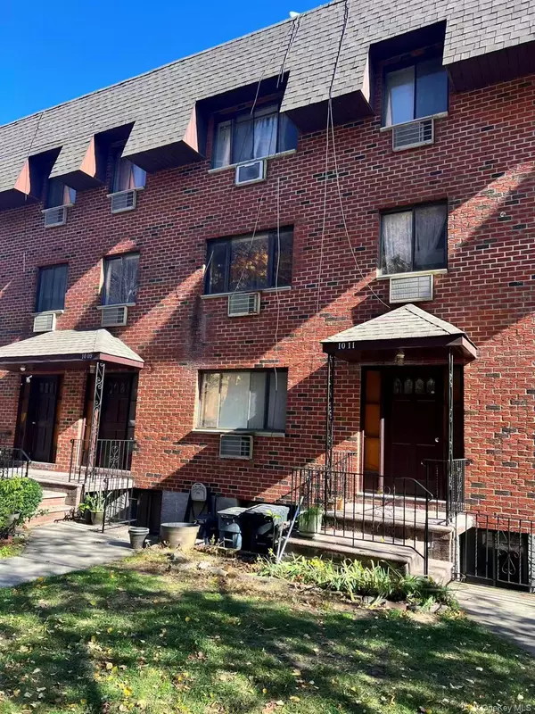 1009 166th ST, Beechhurst, NY 11357