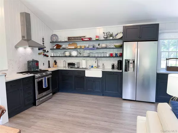 Hampton Bays, NY 11946,6 Long LN