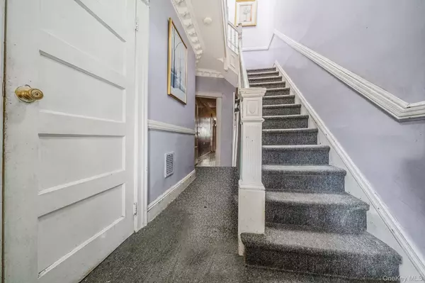 Glendale, NY 11385,7935 77th AVE