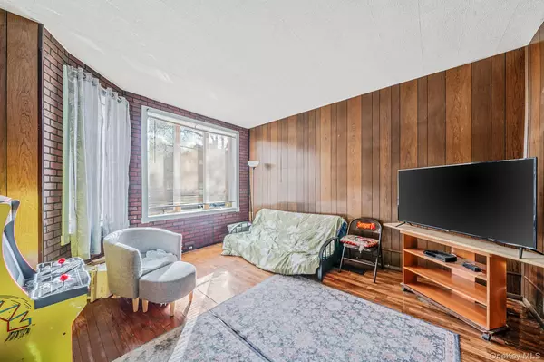 Glendale, NY 11385,7935 77th AVE