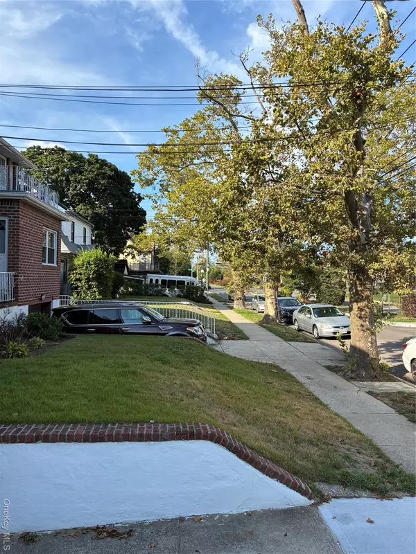 Laurelton, NY 11413,13724 228th ST