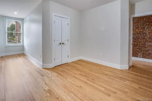 Peekskill, NY 10566,16 S Division ST #2A