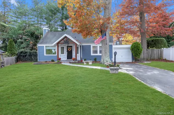 16 Piermont CT, Melville, NY 11747