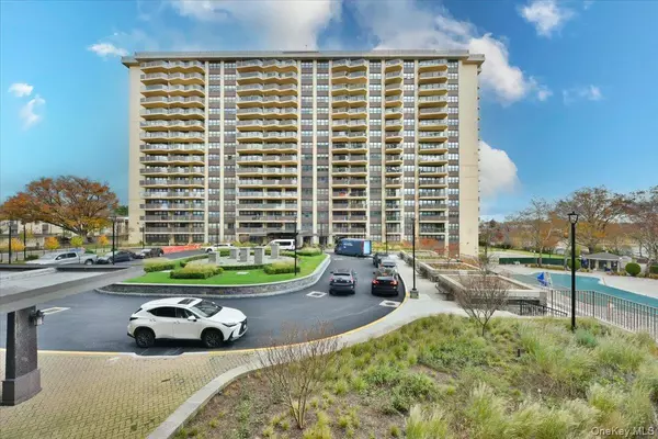 Bayside, NY 11360,18-15 215 #2G