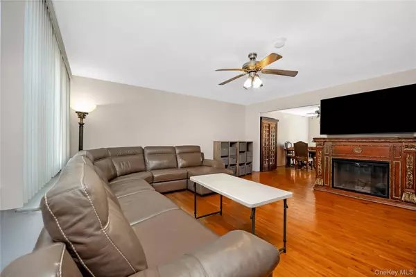 Middle Village, NY 11379,Address not disclosed