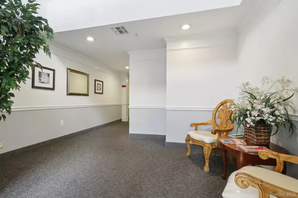 Suffern, NY 10901,28 N De Baun AVE #102