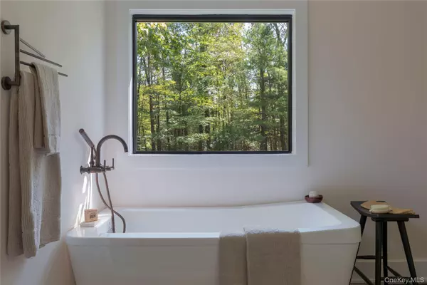 Kerhonkson, NY 12446,119 Mt Laurel RD