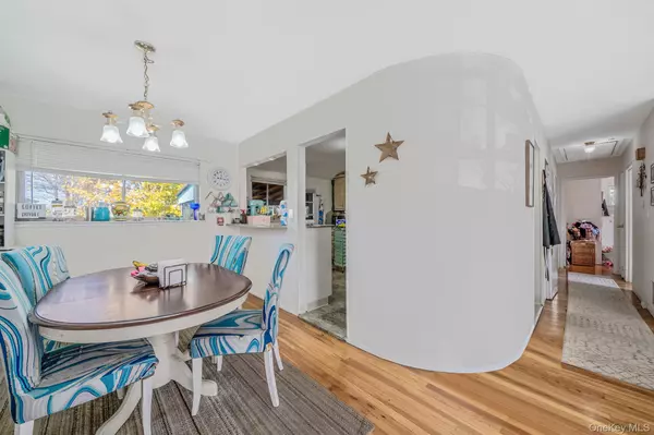 West Babylon, NY 11704,19 Amsterdam AVE