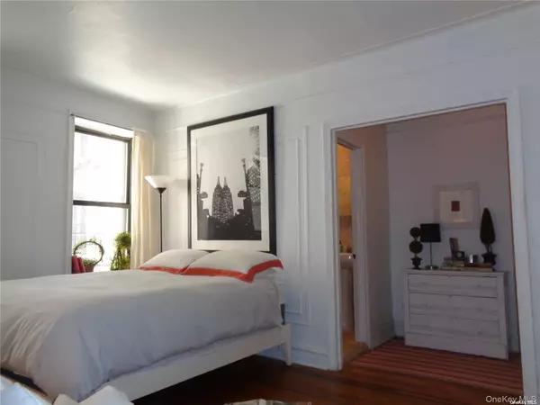 New York (manhattan), NY 10040,225 Bennett AVE #2M