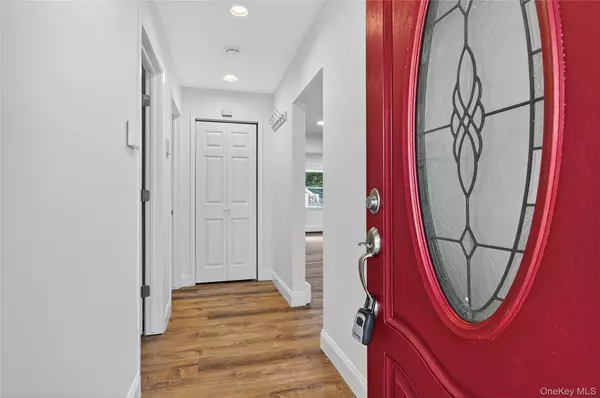 Levittown, NY 11756,7 Lowland RD