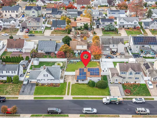 Levittown, NY 11756,18 Chickadee LN