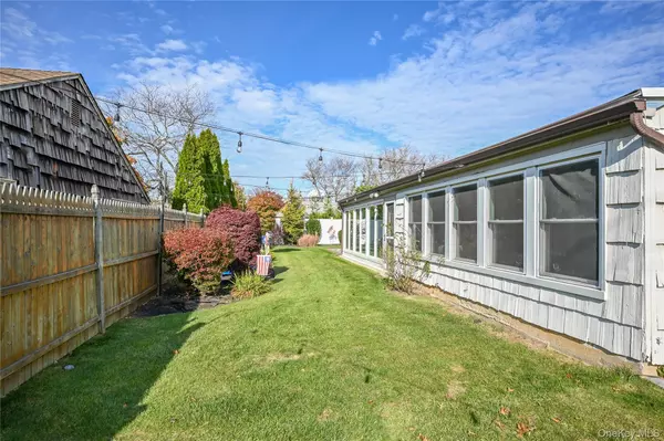 Rockville Centre, NY 11570,2 Meadow LN