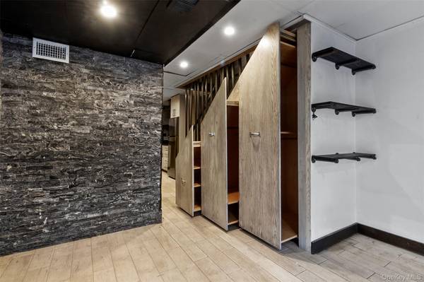 New Rochelle, NY 10801,106 Remington PL