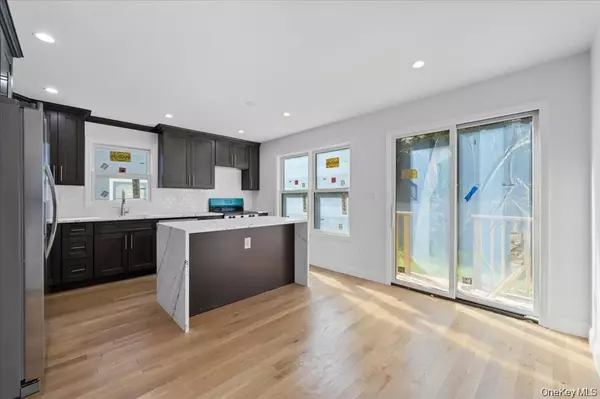 Yonkers, NY 10704,89 Thurton PL