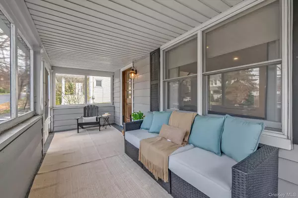 Port Washington, NY 11050,8 Fairview AVE