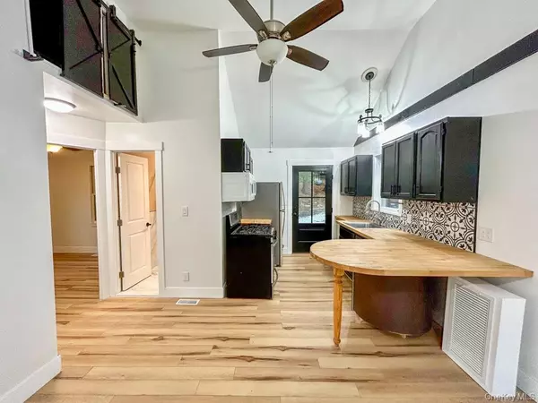 Smithtown, NY 11787,765 Meadow RD