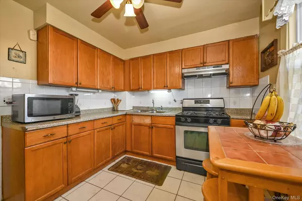 Queens Village, NY 11428,90-49 207th ST