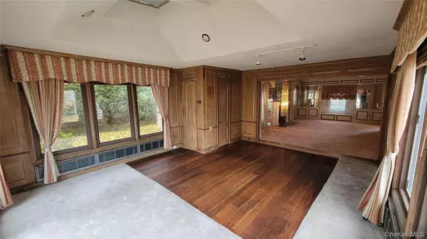 Jamaica Estates, NY 11432,186-20 Troon RD