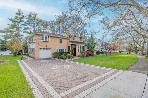 Manhasset Hills, NY 11040,38 Lake DR