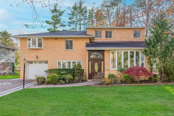 Manhasset Hills, NY 11040,38 Lake DR