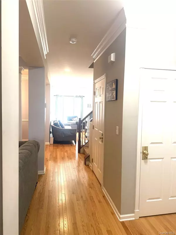 Fishkill, NY 12524,733 Huntington DR