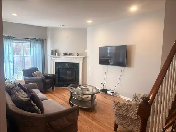 Fishkill, NY 12524,733 Huntington DR