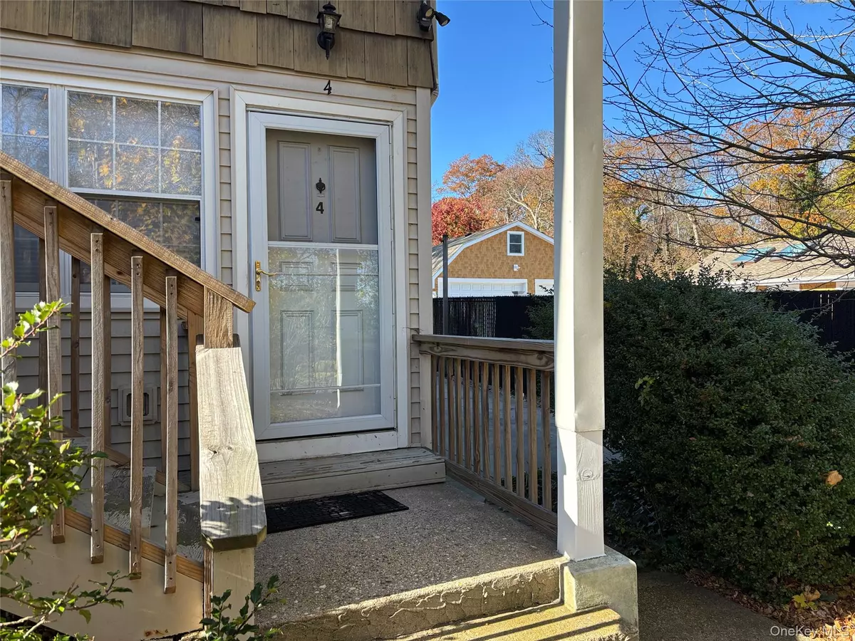 Hampton Bays, NY 11946,40 Canoe Place RD #4