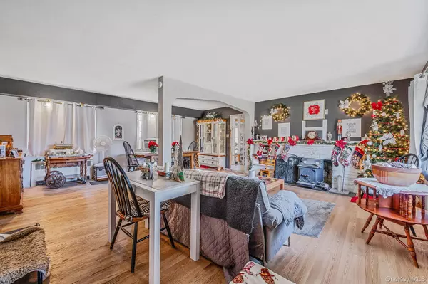 Dix Hills, NY 11746,54 Landview DR