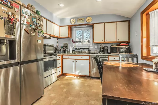 Huntington, NY 11743,25 Stillwell ST